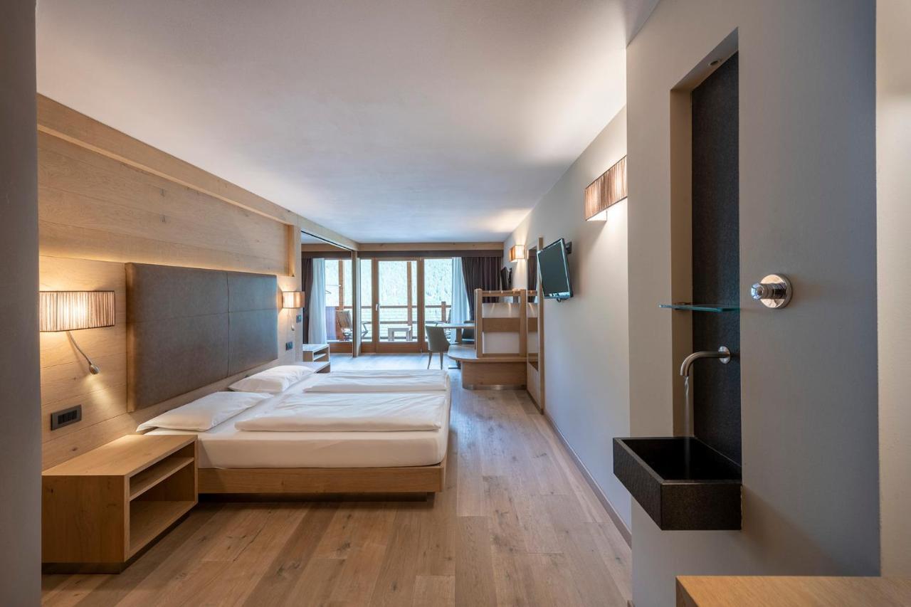 Design & Suite Hotel Ciarnadoi Vigo di Fassa Luaran gambar