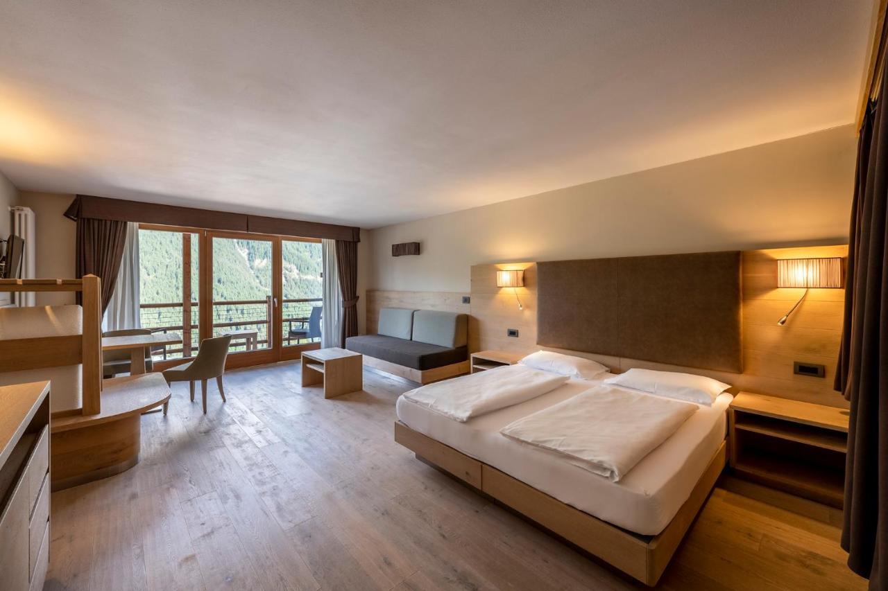 Design & Suite Hotel Ciarnadoi Vigo di Fassa Luaran gambar