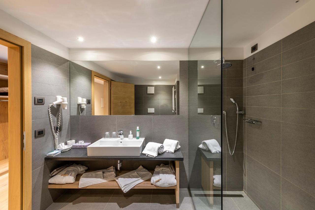 Design & Suite Hotel Ciarnadoi Vigo di Fassa Luaran gambar